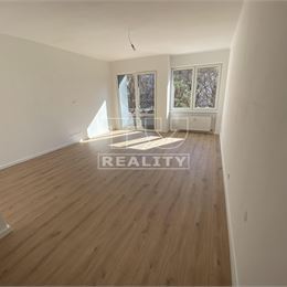 Priestranný 4-izbový byt s atmosférou a komfortom v prestížnej lokalite Starého Mesta - 90 m2