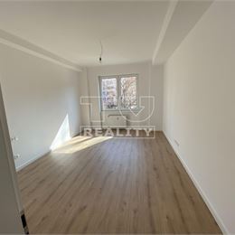 Priestranný 4-izbový byt s atmosférou a komfortom v prestížnej lokalite Starého Mesta - 90 m2