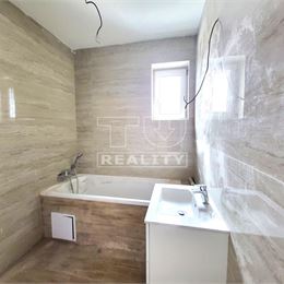 Predám 4-izbový byt s balkónom a garážou, novostavba, Poprad, 130 m2