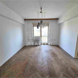 TUreality ponúka perspektívny a priestranný 3i byt v Starom meste, Karadžičova ul., 84,4m2., tehla, výťah.