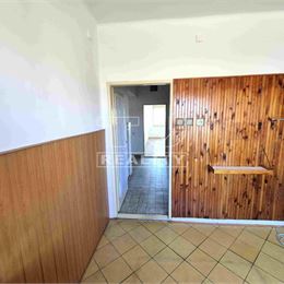 TUreality ponúka perspektívny a priestranný 3i byt v Starom meste, Karadžičova ul., 84,4m2., tehla, výťah.
