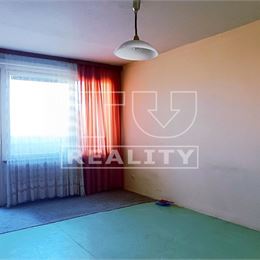 Znížená cena! Na predaj ihneď voľný 2 izbový byt 64m2, s 3 loggiami priamo v okresnom meste Žiar nad Hronom