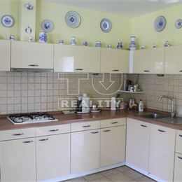 4-izbový rodinný dom s bazénom a krásnou záhradou, Záhorská Ves * 921 m2