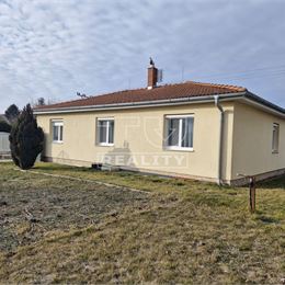 4-izbový rodinný dom s bazénom a krásnou záhradou, Záhorská Ves * 921 m2