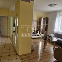 4-izbový rodinný dom s bazénom a krásnou záhradou, Záhorská Ves * 921 m2