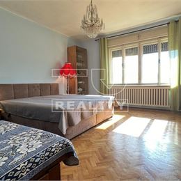 Zdravý, poschodový dom na pozemku 9á, Sládkovičovo