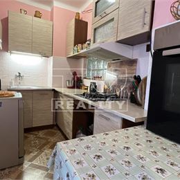 Zdravý, poschodový dom na pozemku 9á, Sládkovičovo