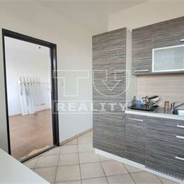 Na predaj pekný 3 izbový byt s balkónom a šatníkom**výborná lokalita**Skalica**