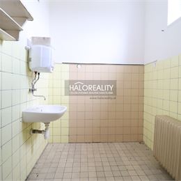 Predaj, polyfunkcia/obchodné priestory Nové Zámky, viacúčelová prevádzková budova - EXKLUZÍVNE HALO REALITY +