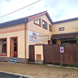 Predaj, rodinný dom Lučenec, s prevádzkou a priestranným bytom 100m² - EXKLUZÍVNE HALO REALITY