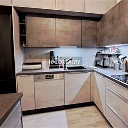Predaj, trojizbový byt Bratislava Devínska Nová Ves, Vukovarská, s predzáhradkou - NOVOSTAVBA