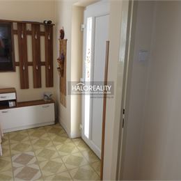 Predaj, rodinný dom Banka, s veľkým a pekne upraveným pozemkom