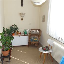 Predaj, rodinný dom Banka, s veľkým a pekne upraveným pozemkom