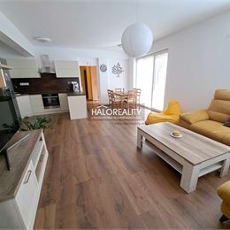 Predaj, trojizbový byt v rodinnom dome so záhradou 211m² Veľký Biel - NOVOSTAVBA