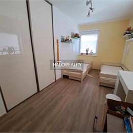 Predaj, trojizbový byt v rodinnom dome so záhradou 211m² Veľký Biel - NOVOSTAVBA