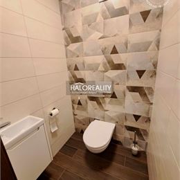 Predaj, trojizbový byt v rodinnom dome so záhradou 211m² Veľký Biel - NOVOSTAVBA