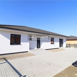 Predaj, rodinný dom Komoča, štvorizbový bungalov s garážou a terasou - NOVOSTAVBA - EXKLUZÍVNE HALO REALITY +
