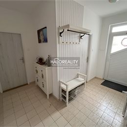 Predaj, rodinný dom Brestovany, tichá lokalita s dvojgarážou