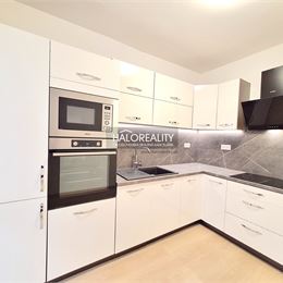 REZERVOVANÉ - Predaj, trojizbový byt Bratislava Petržalka, Jasovská ulica - EXKLUZÍVNE HALO REALITY