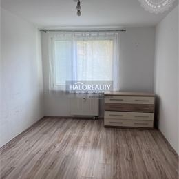 Predaj, štvorizbový byt Trnava, v pokojnej lokalite s loggiou a pivnicou