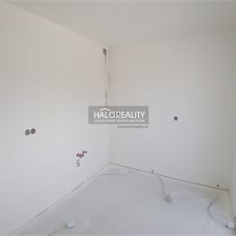 Predaj, trojizbový byt Lučenec, slnečný a priestranný byt, s parkovacím miestom - EXKLUZÍVNE HALO REALITY