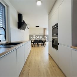 Predaj, rodinný dom Trávnica, štvorizbový bungalov v krásnej lokalite - NOVOSTAVBA - EXKLUZÍVNE HALO REALITY