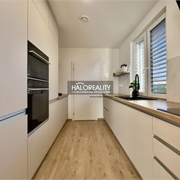 Predaj, rodinný dom Trávnica, štvorizbový bungalov v krásnej lokalite - NOVOSTAVBA - EXKLUZÍVNE HALO REALITY