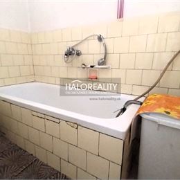 REZERVOVANÉ - Predaj, rodinný dom Špačince, s garážou, pozemok 1518 m² - EXKLUZÍVNE HALO REALITY
