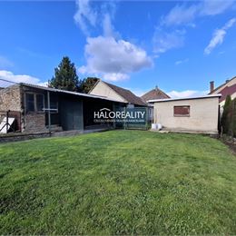 REZERVOVANÉ - Predaj, rodinný dom Špačince, s garážou, pozemok 1518 m² - EXKLUZÍVNE HALO REALITY