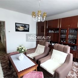 REZERVOVANÉ - Predaj, rodinný dom Špačince, s garážou, pozemok 1518 m² - EXKLUZÍVNE HALO REALITY