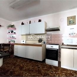 REZERVOVANÉ - Predaj, rodinný dom Špačince, s garážou, pozemok 1518 m² - EXKLUZÍVNE HALO REALITY