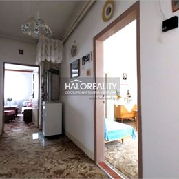 REZERVOVANÉ - Predaj, rodinný dom Špačince, s garážou, pozemok 1518 m² - EXKLUZÍVNE HALO REALITY