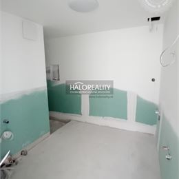 Predaj, trojizbový byt Lučenec, s parkovacím miestom v cene - EXKLUZÍVNE HALO REALITY
