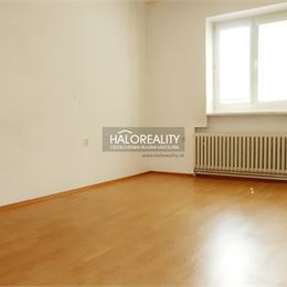 Predaj, štvorizbový byt Prievidza, Staré Sídlisko - ZNÍŽENÁ CENA - EXKLUZÍVNE HALO REALITY