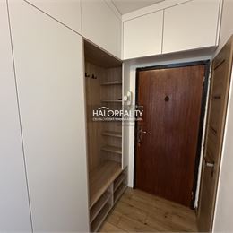 REZERVOVANÉ - Predaj, trojizbový byt Poprad - ZNÍŽENÁ CENA - EXKLUZÍVNE HALO REALITY