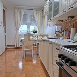 Predaj, trojizbový byt Jablonec, záhrada 231m²