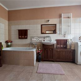 Predaj, rodinný dom Poluvsie - EXKLUZÍVNE HALO REALITY