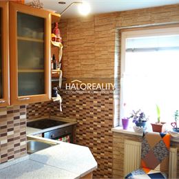 Predaj, štvorizbový byt s lodžiou a vlastným kúrením, Petrova Ves - EXKLUZÍVNE HALO REALITY