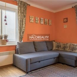 Predaj, trojizbový byt Kremnica, s balkónom, blízko námestia - EXKLUZÍVNE HALO REALITY