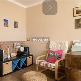 Predaj, trojizbový byt Kremnica, s balkónom, blízko námestia - EXKLUZÍVNE HALO REALITY