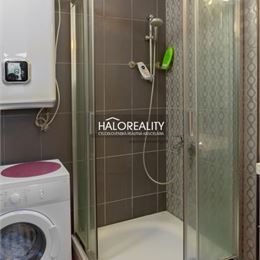 Predaj, trojizbový byt Kremnica, s balkónom, blízko námestia - EXKLUZÍVNE HALO REALITY