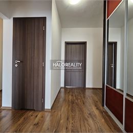 REZERVOVANÉ - Predaj, trojizbový byt Banská Štiavnica - EXKLUZÍVNE HALO REALITY