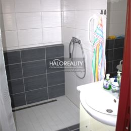 Predaj, trojizbový byt Hlohovec, ul. Podzámska