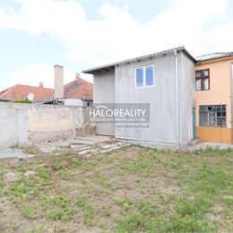 Predaj, obchodný priestor Štúrovo, v blízkosti centra - EXKLUZÍVNE HALO REALITY