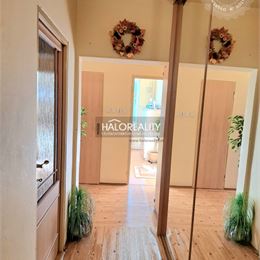 Predaj, trojizbový byt Kremnica, s balkónom - EXKLUZÍVNE HALO REALITY