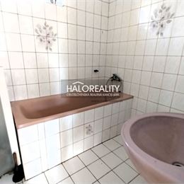Predaj, rodinný dom Naháč, s garážou, pozemok 1576 m² - EXKLUZÍVNE HALO REALITY