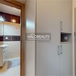 Predaj, garsónka s parkovacím státim Senec, Horný dvor - EXKLUZÍVNE HALO REALITY