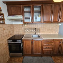 REZERVOVANÉ - Predaj, trojizbový byt Banská Štiavnica - EXKLUZÍVNE HALO REALITY