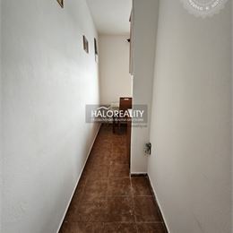 REZERVOVANÉ - Predaj, trojizbový byt Banská Štiavnica - EXKLUZÍVNE HALO REALITY