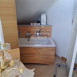 Predaj, rodinný dom Horná Ves, s garážou - ZNÍŽENÁ CENA - EXKLUZÍVNE HALO REALITY